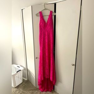 Purchased this from PromLilly website. It fits well. Wrong color.